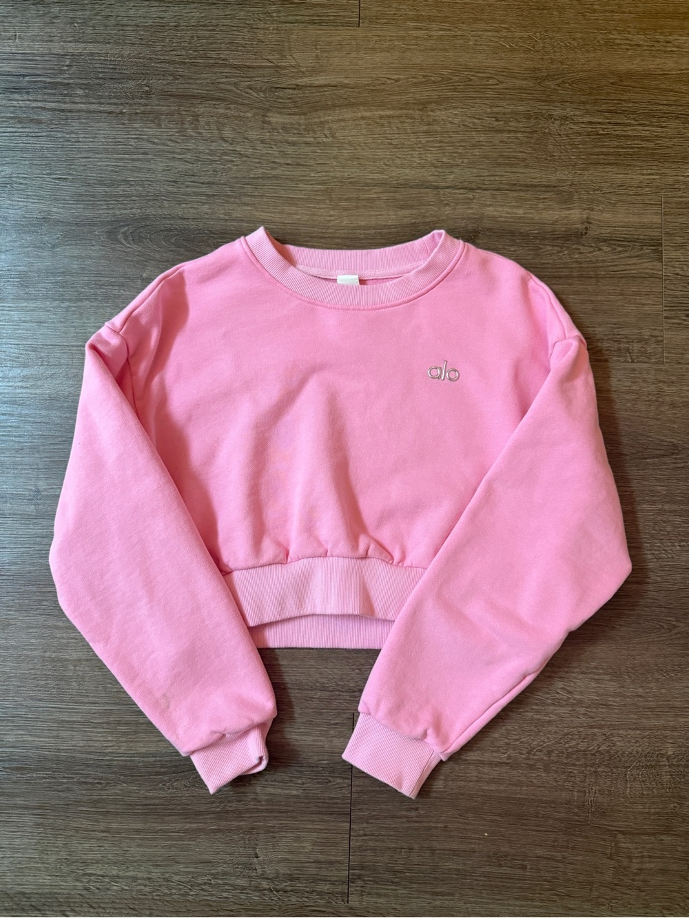 ALO Yoga Pink Cropped Crew Sweatshirt with Subtle Logo